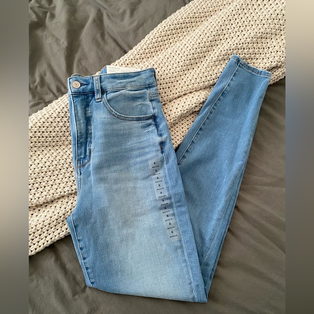 Super High Rise Dream Jean Jegging- light wash, size 6